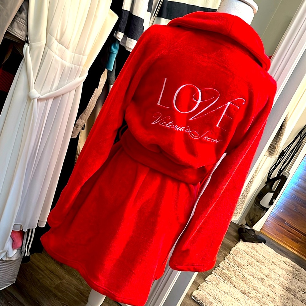Victoria Secret Plush Robe NWT